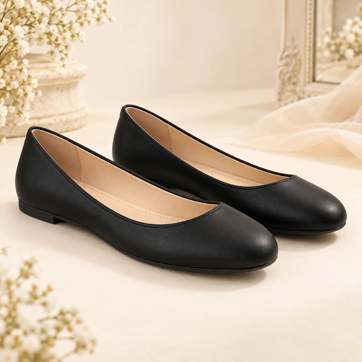 Amélie Round-Toe Ballet Flats in Black